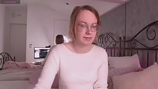 Photos of Amanda_Butlerr from StripChat is Freechat