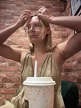 The_Snowwhitee model from StripChat