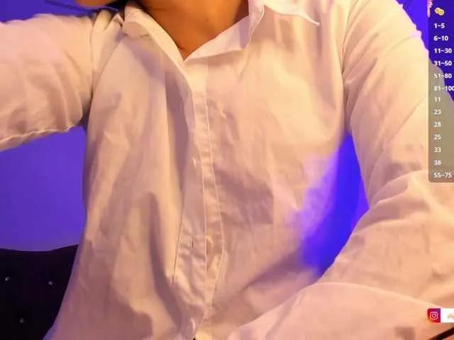 Alysson-18 — It turns me on when you talk dirty things to me, whisper in my ear, tell me what position to put myself in or change, see your cock very erect and leaking milk.