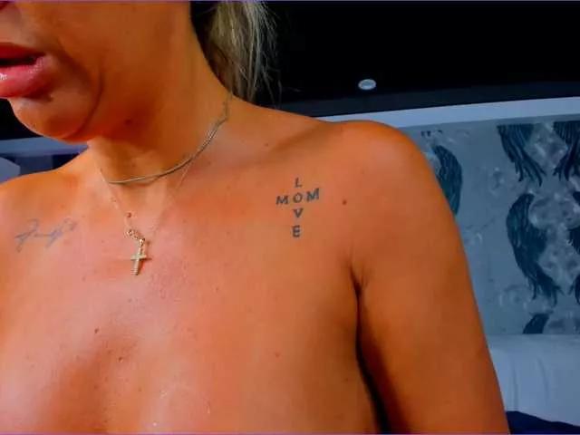 anneswhite on BongaCams 