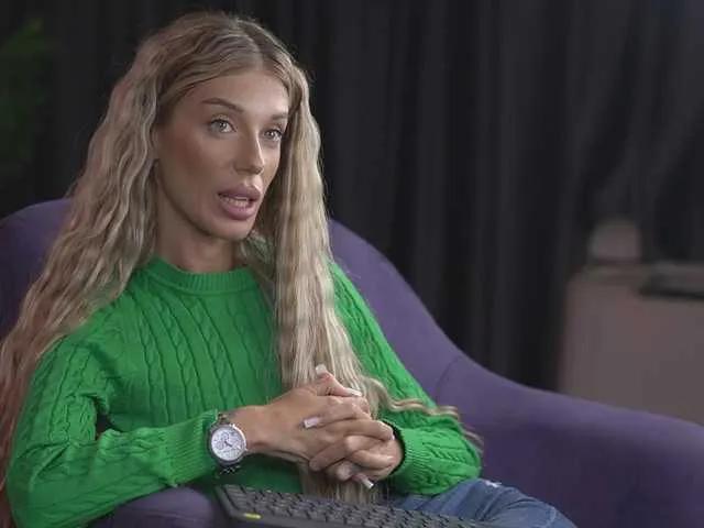 EllieRedd on BongaCams 