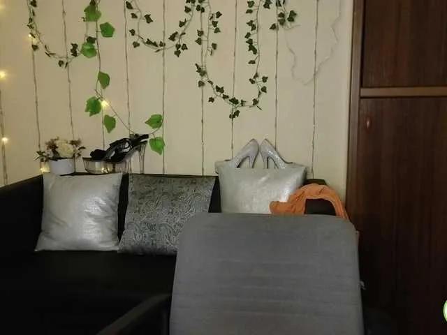 Jullyblondkiss on BongaCams 