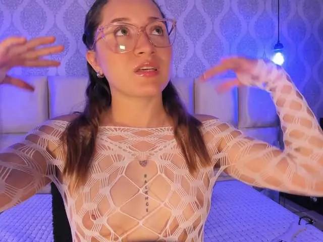 LeiahBlonde — I am an open-minded girl willing to please your fetishes and fantasies. It excites me to experience new things that better than doing it together 