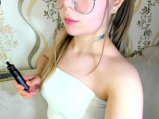 MelMooon on BongaCams 