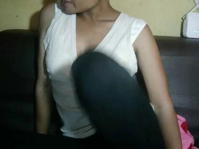 Pussy01lips on BongaCams 