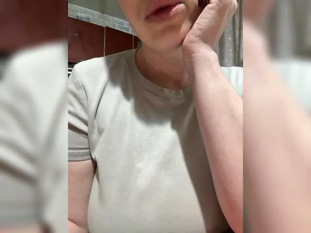 Offline RinaRebbel on BongaCams