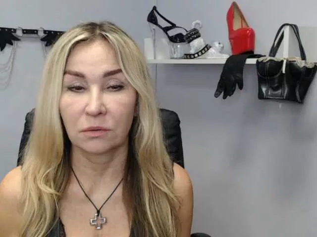 Freechat soft-crystal on BongaCams