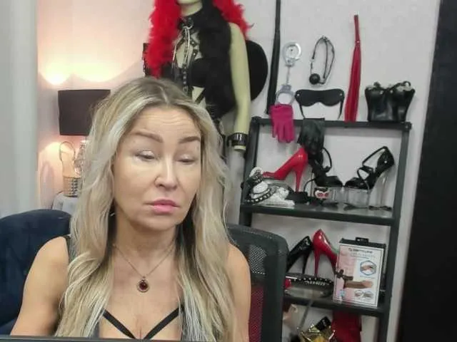 Freechat soft-crystal on BongaCams