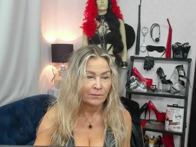 Freechat soft-crystal on BongaCams