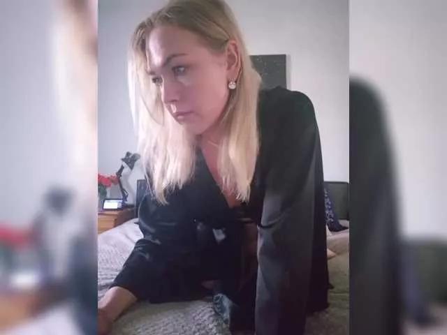 Yesenia-1 on BongaCams 