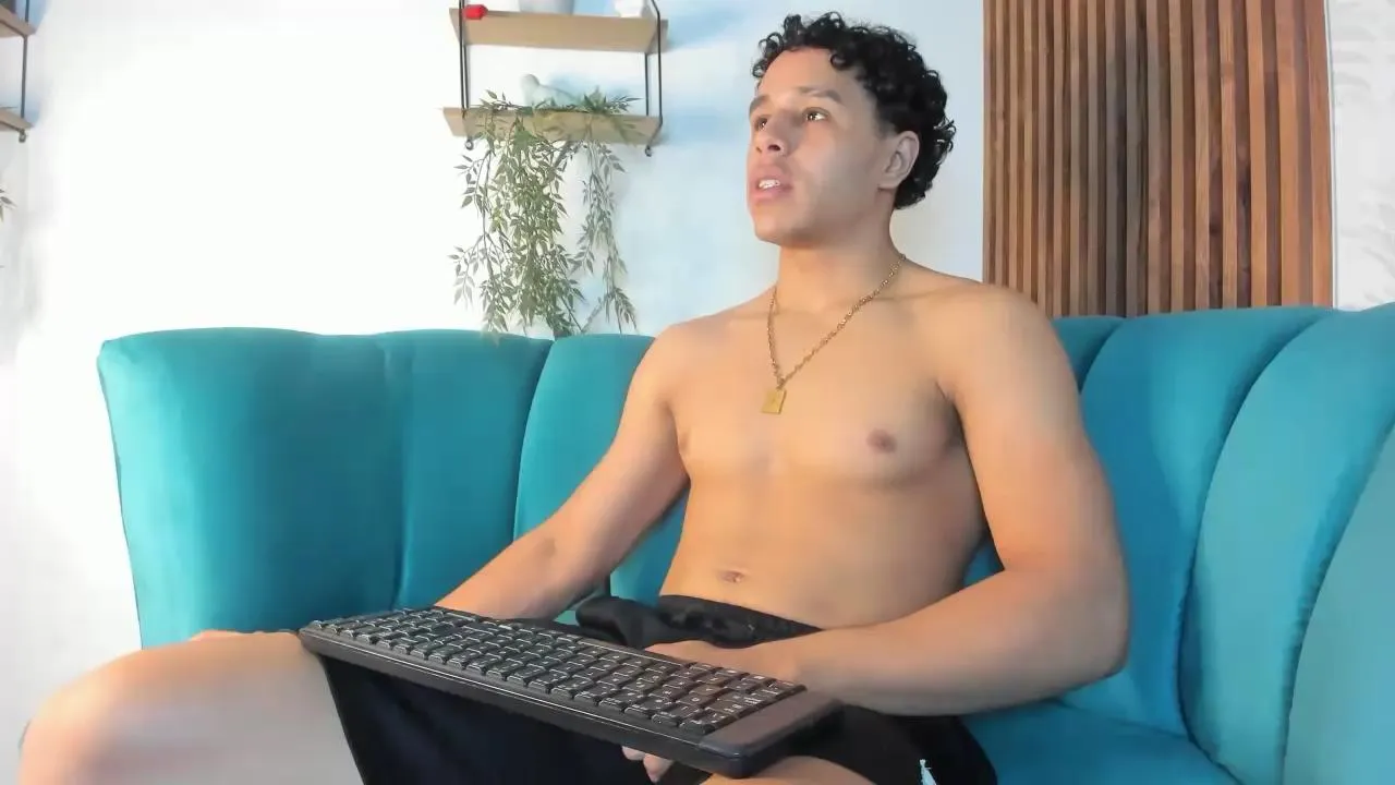 Offline Adrian_Volt_ on Cam4