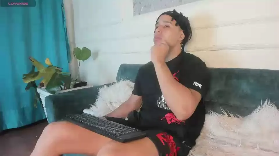 Offline Adrian_Volt_ on Cam4