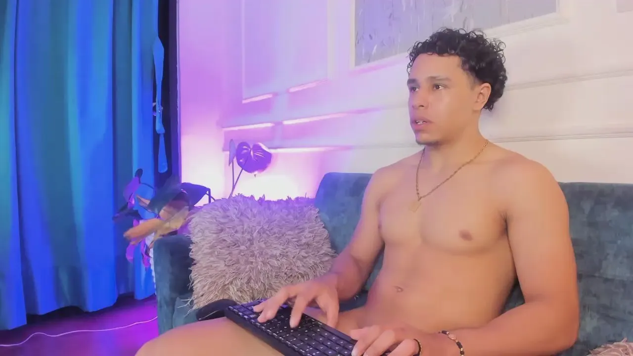 Offline Adrian_Volt_ on Cam4