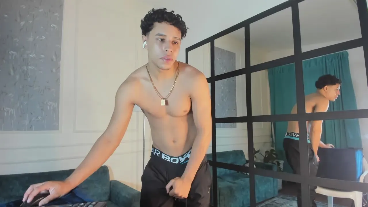 Offline Adrian_Volt_ on Cam4