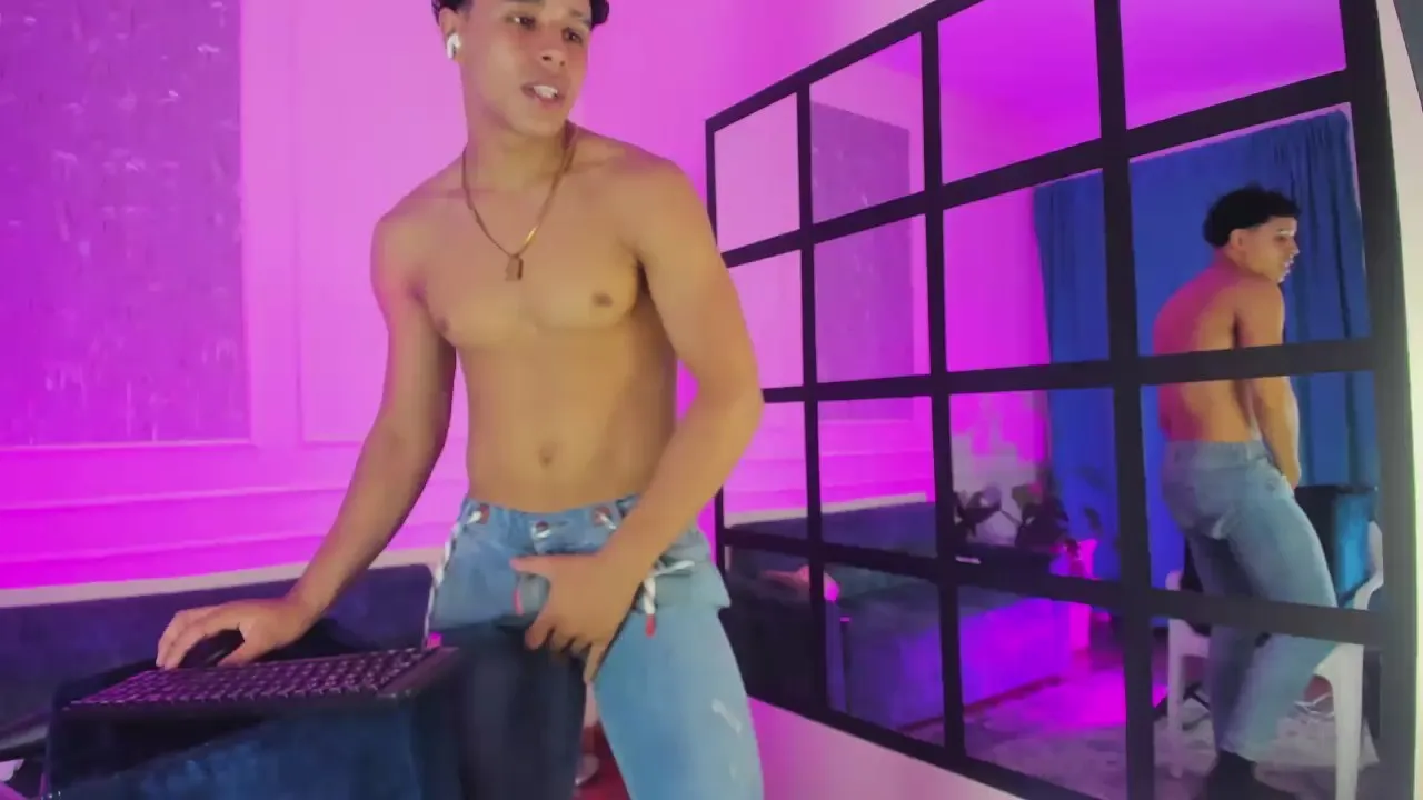 Offline Adrian_Volt_ on Cam4