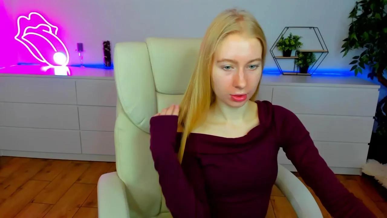 Alina__Blonde —  #C2C #spanking #feet #cute