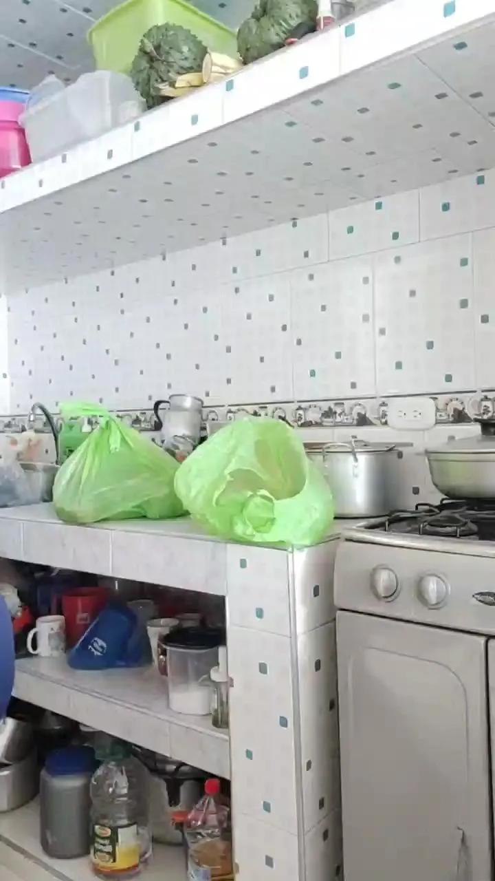 ammy_gomez27 — Freechat on Cam4