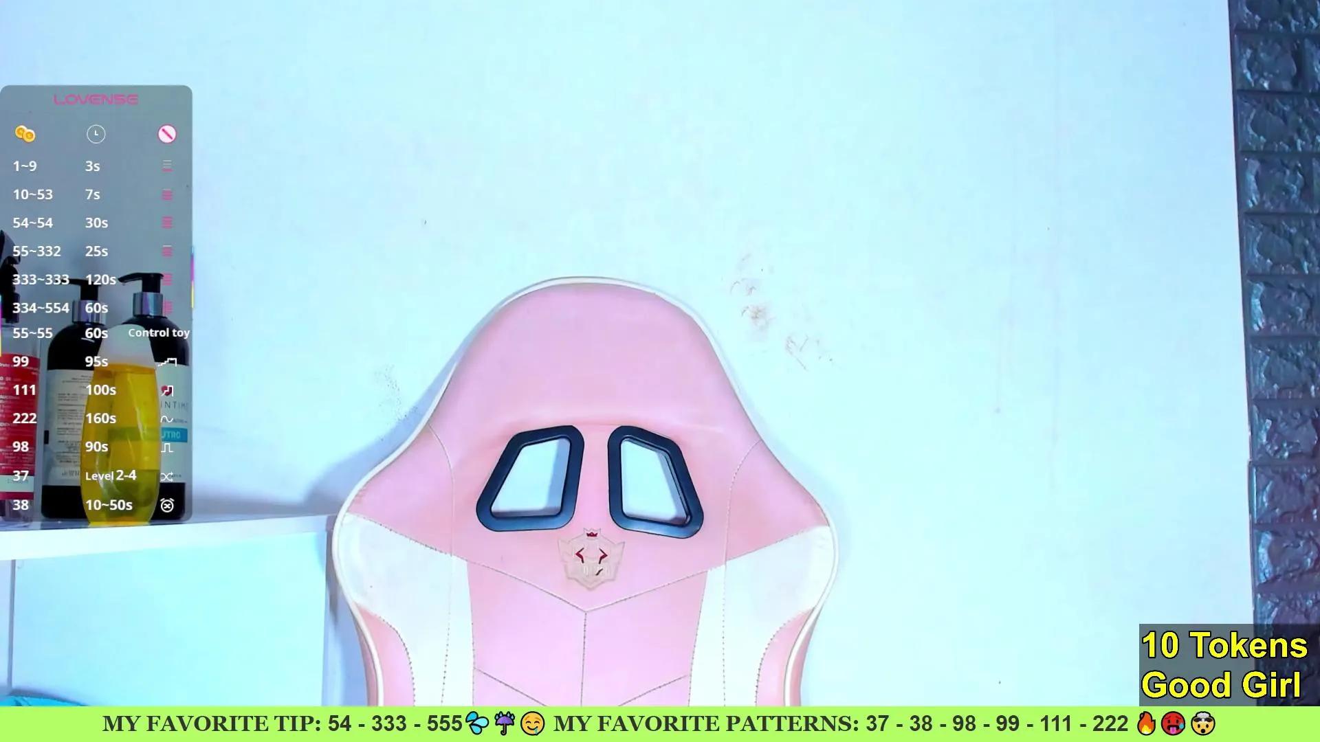 AriannaLewis —  #fuckmachine #anal #feet #C2C #squirt #analtoys #pee