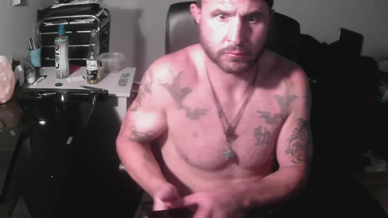 Buffdadie8 on Cam4 