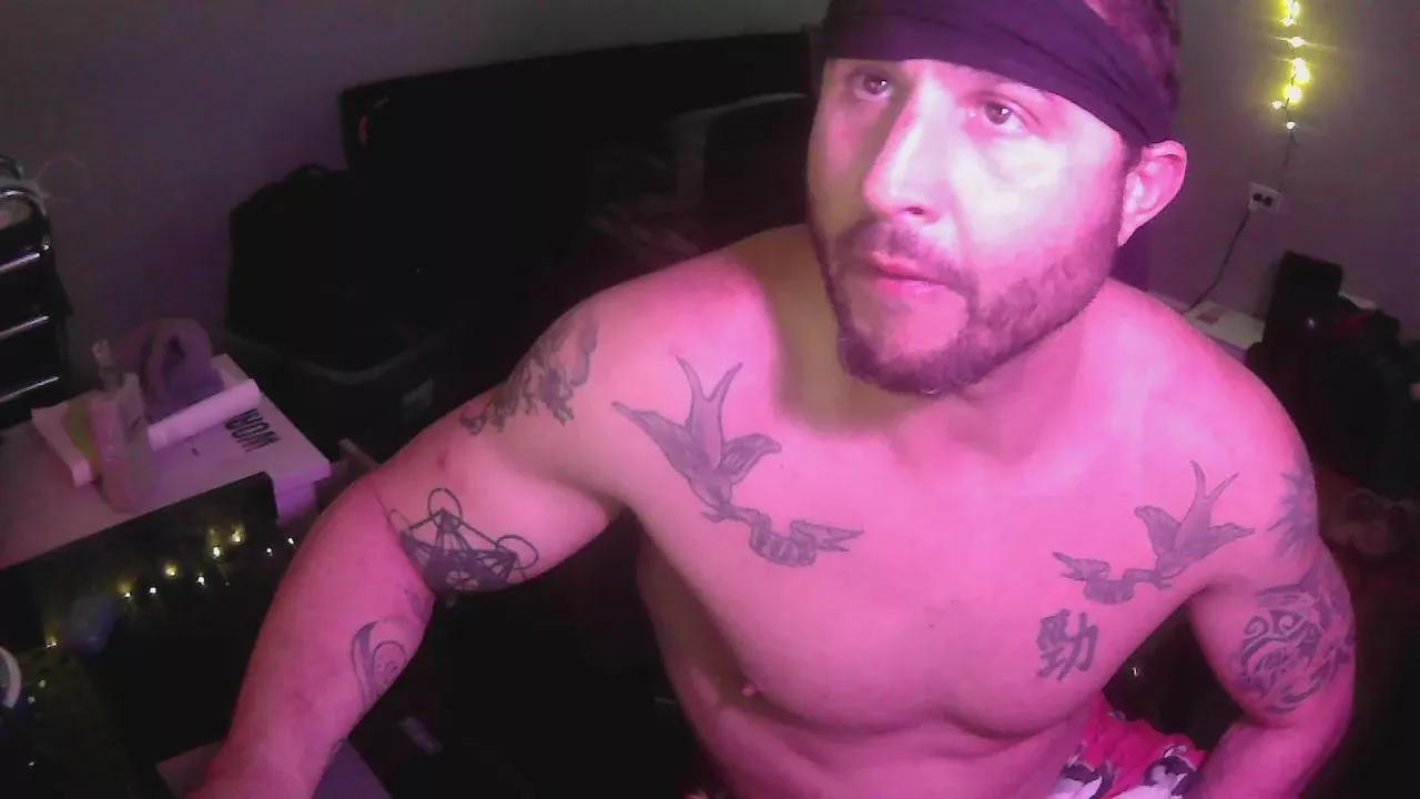 Buffdadie8 on Cam4 