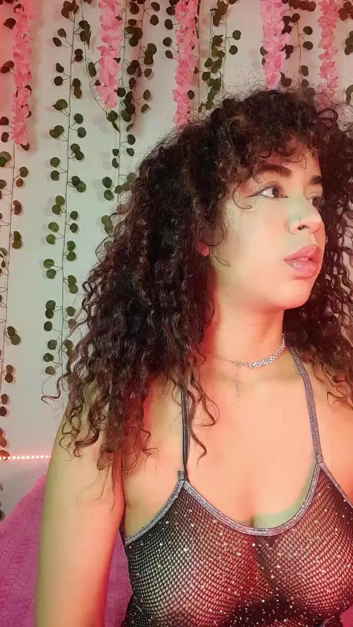 Collins_Daph on Cam4 