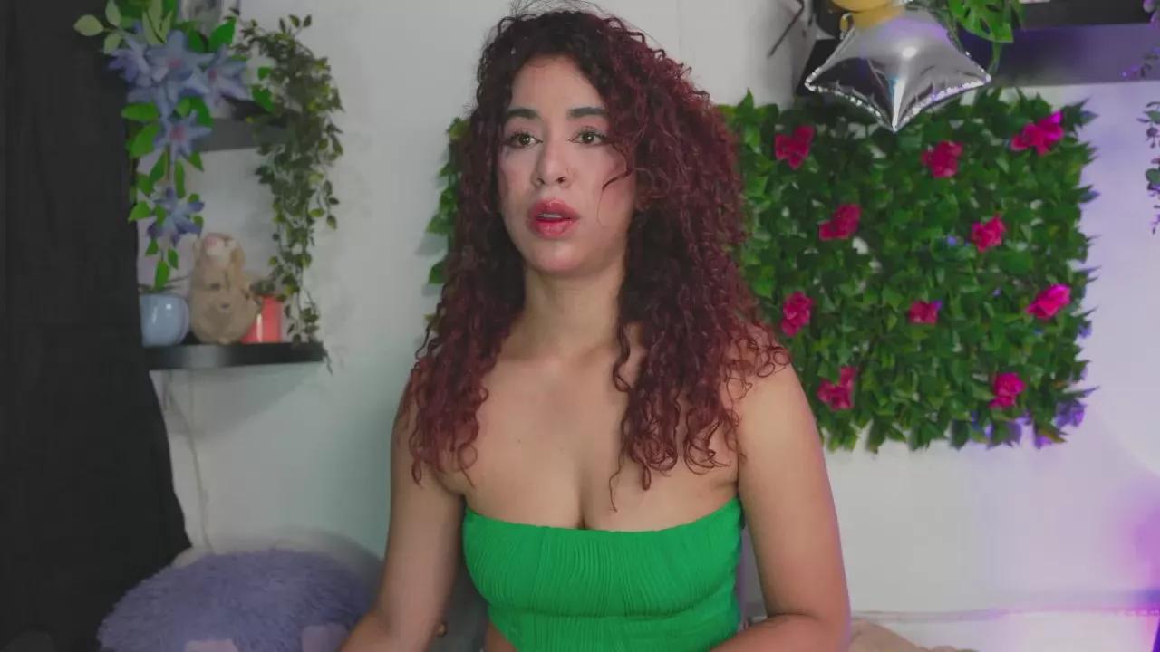 Collins_Daph on Cam4 