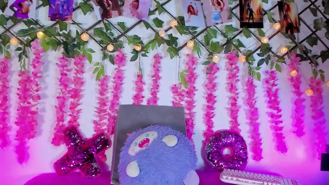 Collins_Daph on Cam4 