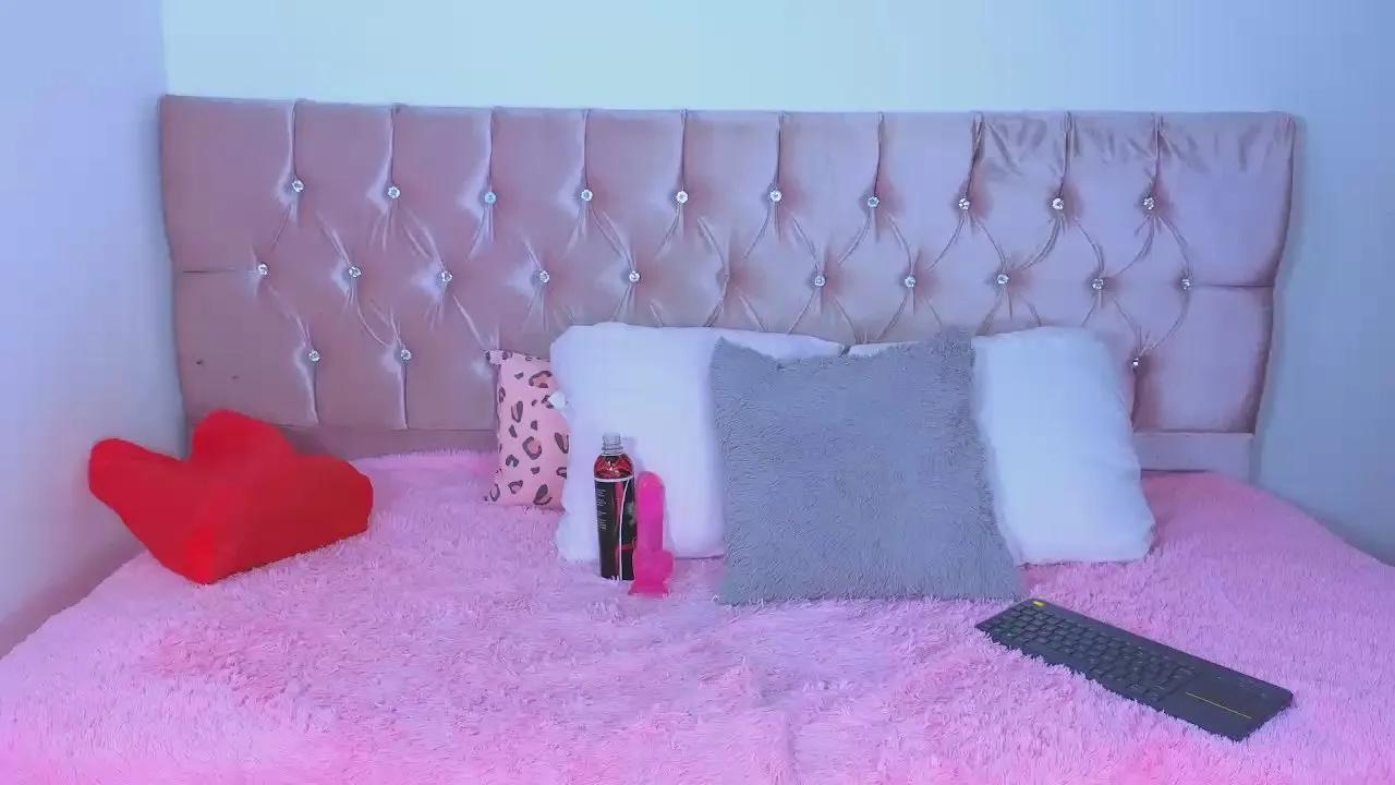 Cristal_moon —  #C2C #analtoys #armpits #masturbation #smoke #squirt #ass