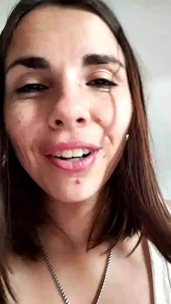 Desiree025 — Freechat on Cam4