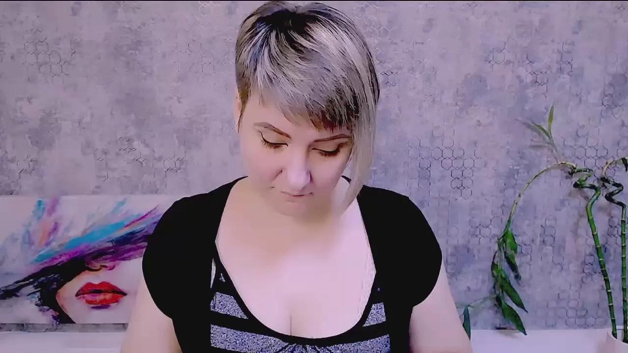 Djullia —  #armpits #bigass #C2C #femdom #cute #feet #spanking