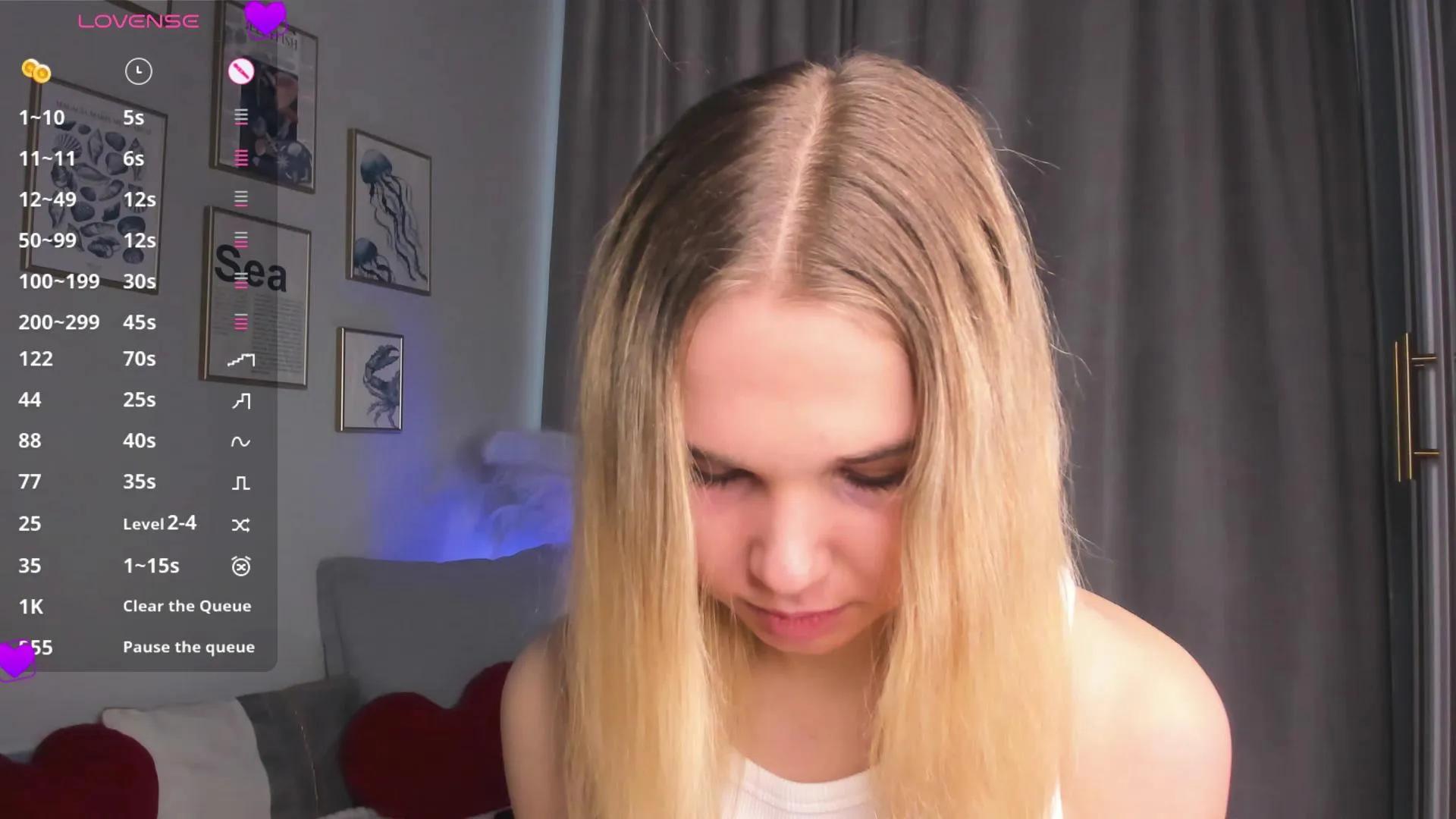 DollyCheckley —  #pussy #feet #ass #masturbation #C2C #bigass #striptease