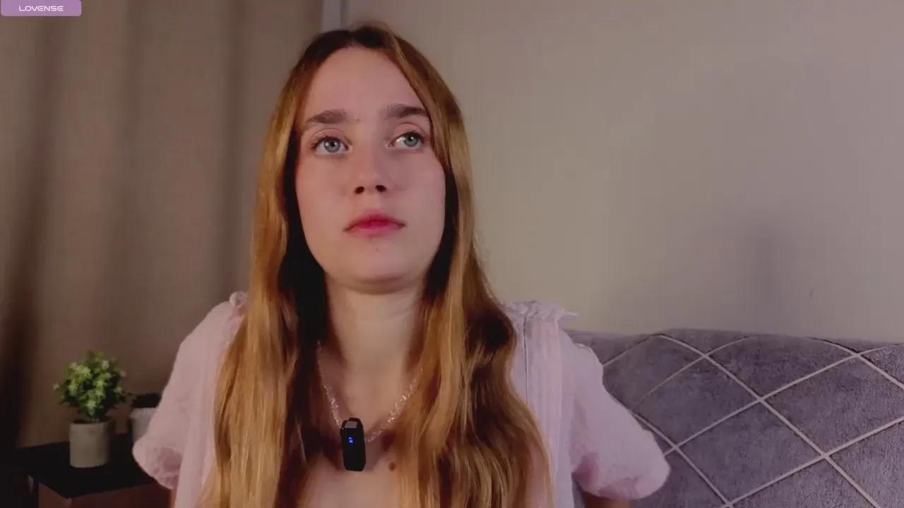 DollyGearing on Cam4 