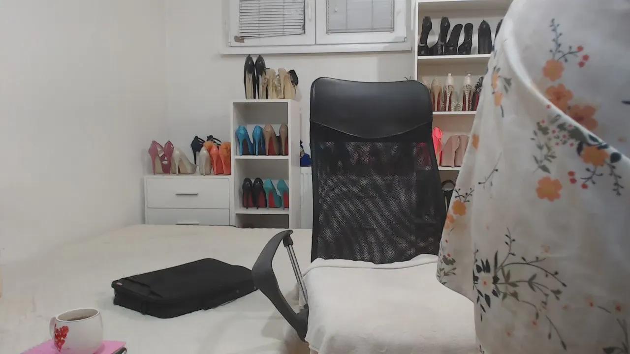 dominantmiss8 —  #C2C #bigass #strapon #striptease #femdom #cute #bdsm