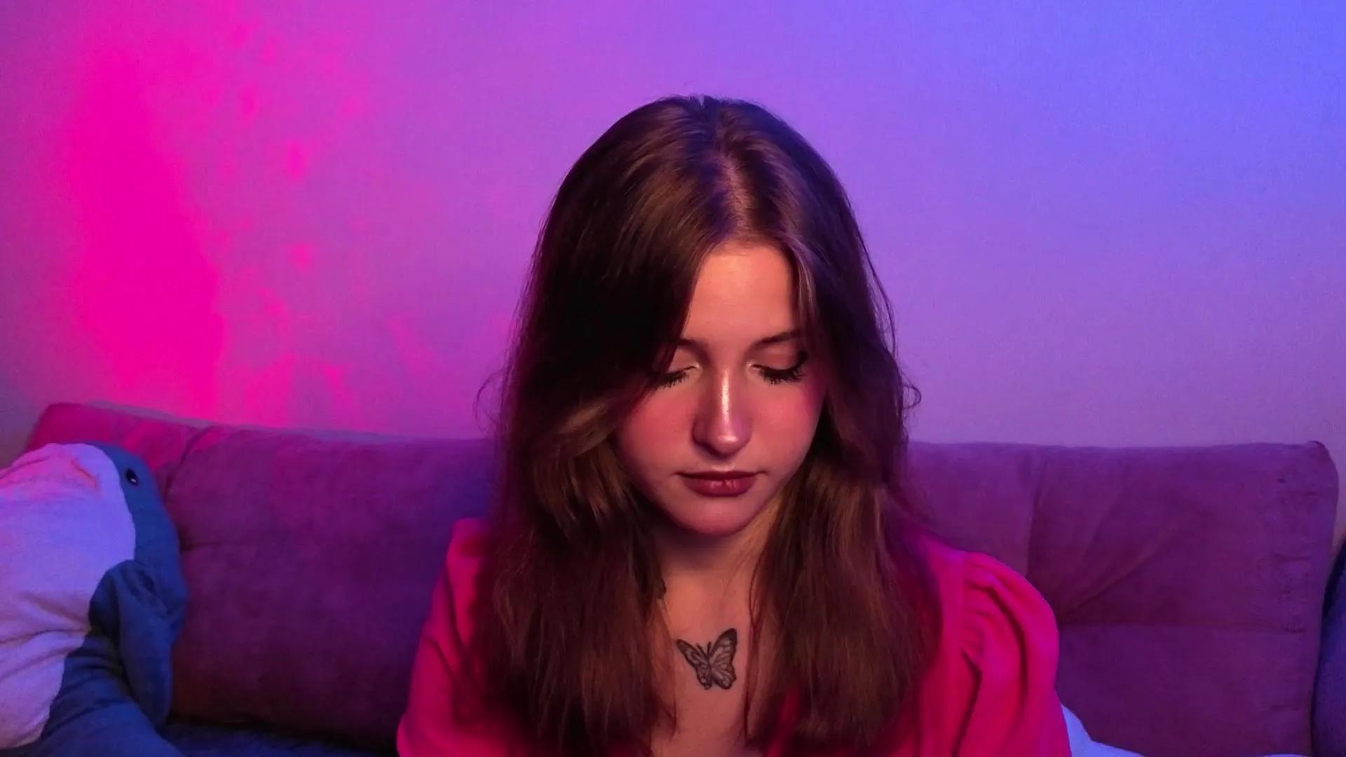 EllamaeWerley on Cam4 