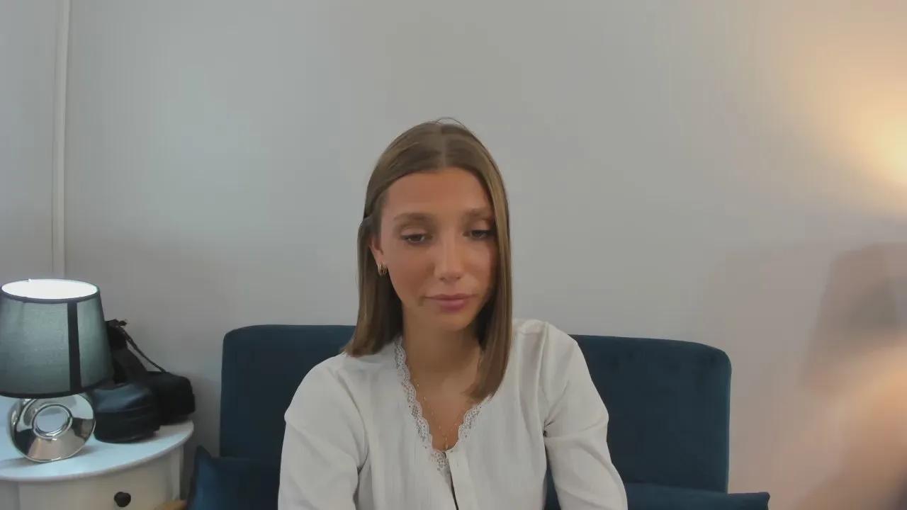 EmmaCharming —  #bigass #squirt #ass #feet #amateur #cute #femdom