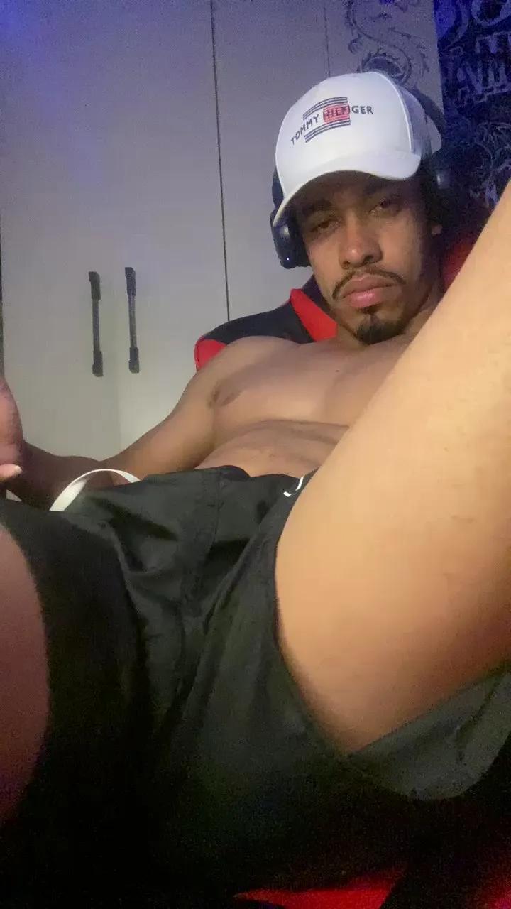 Gabo_bahia22 — Freechat on Cam4