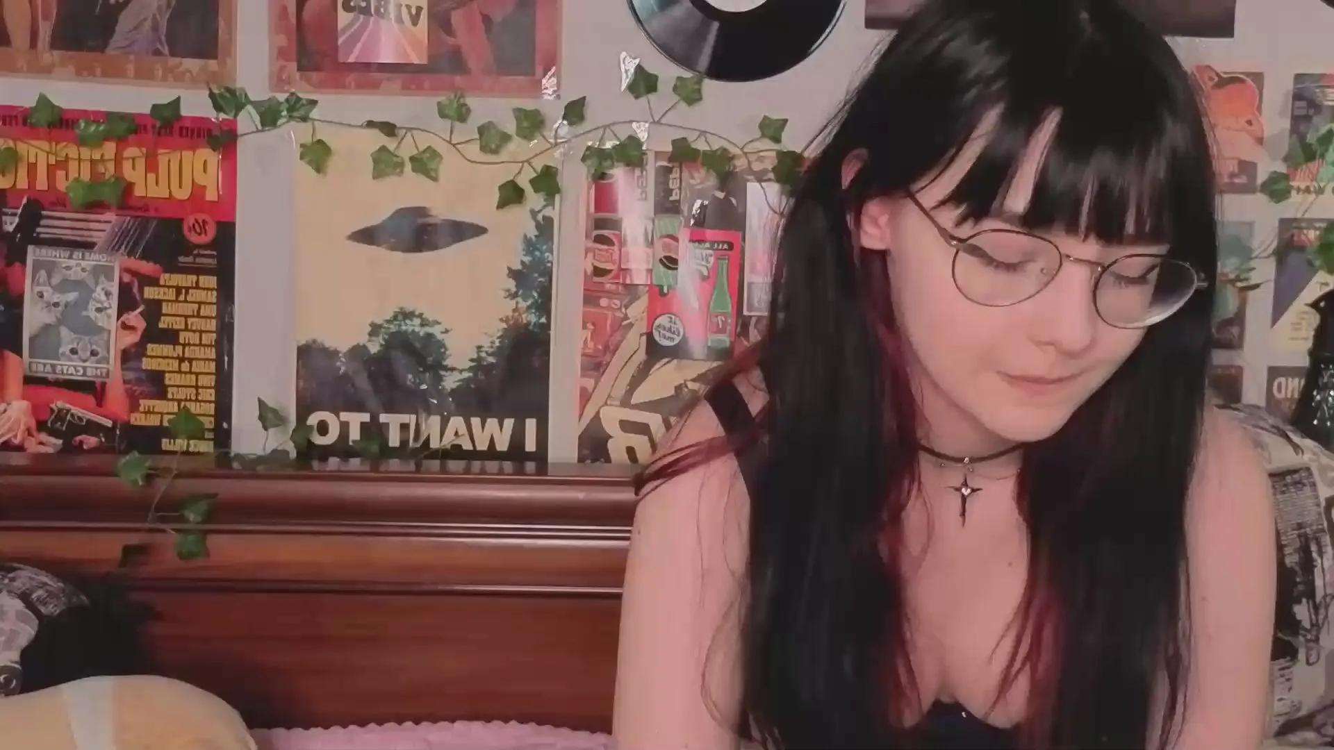 GaynaAmber —  #smoke #ass #spanking #bigass #cute #striptease #feet