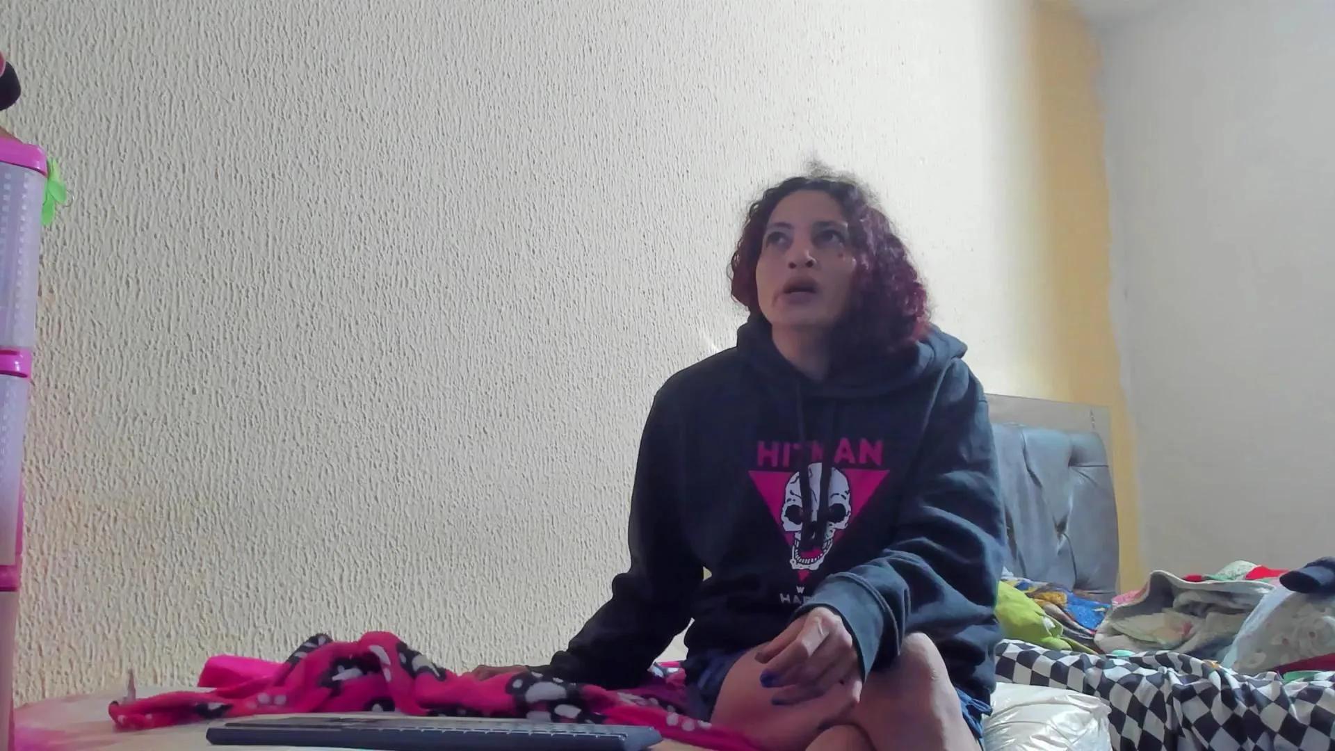 glenda_ray —  #smoke #squirt #fisting #pee #anal #spanking #bdsm