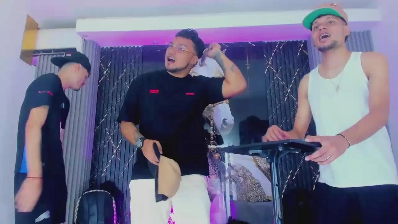 handsome_boys22 —  #feet #pee #C2C #milk #masturbation #cum #smoke