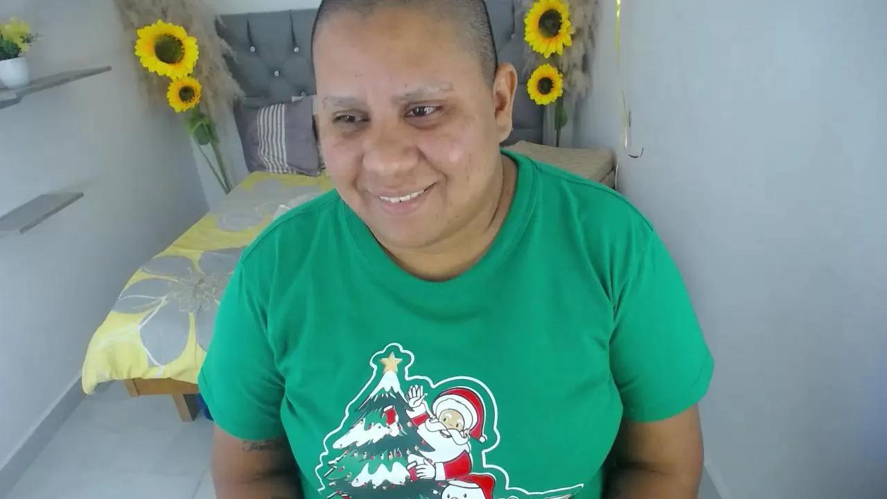 hotlesby4uxxx —  #anal #lesbian #C2C #bigass #squirt #smoke #pussy