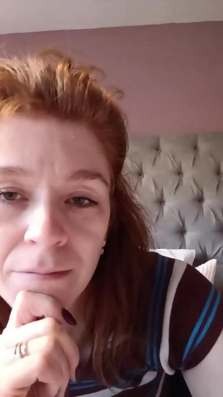 Housewife_Kirst — Freechat on Cam4