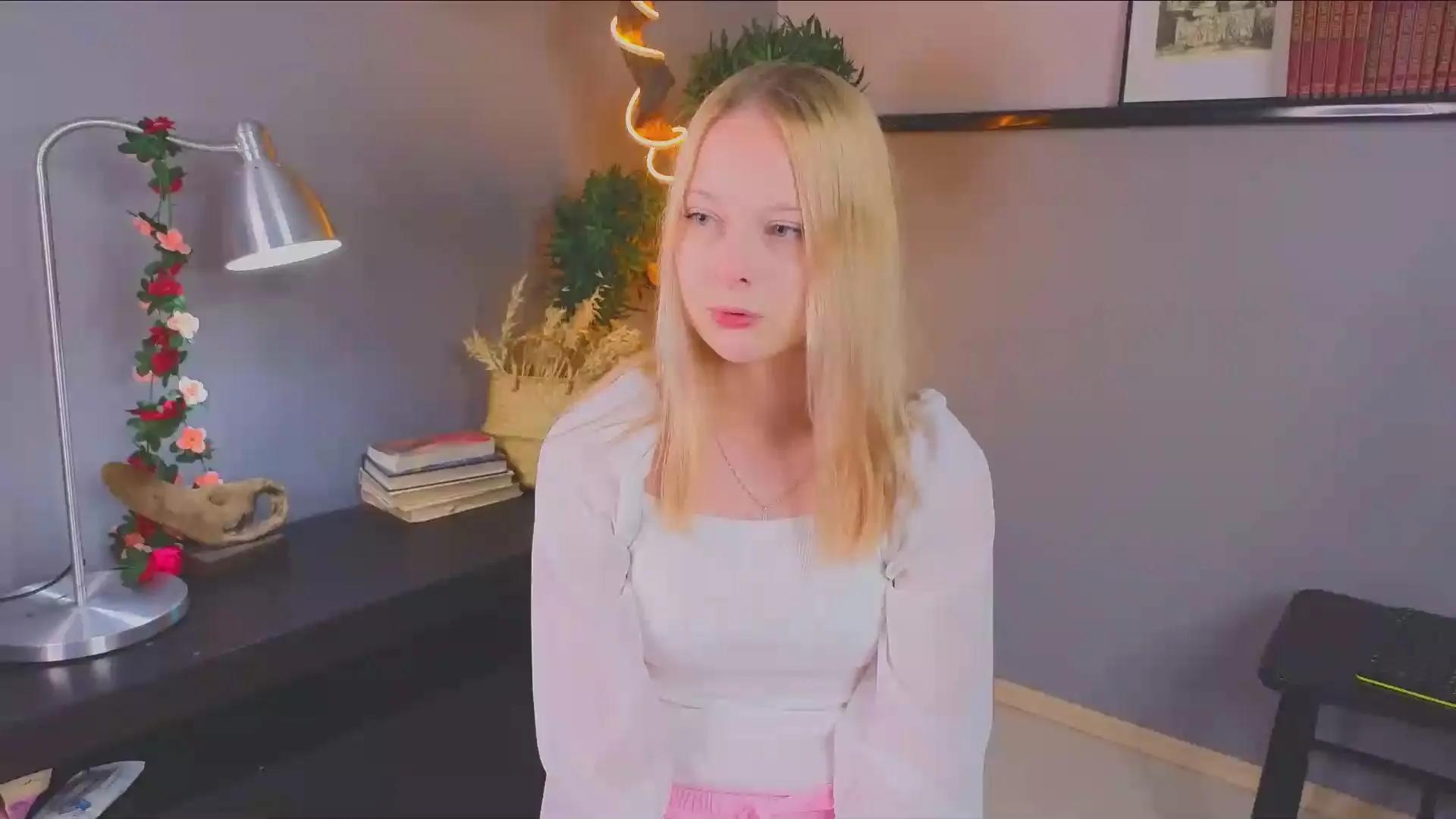 JeanieBeynon —  #pussy #blowjob #gamer #pee #pornstar #lesbian #spanking