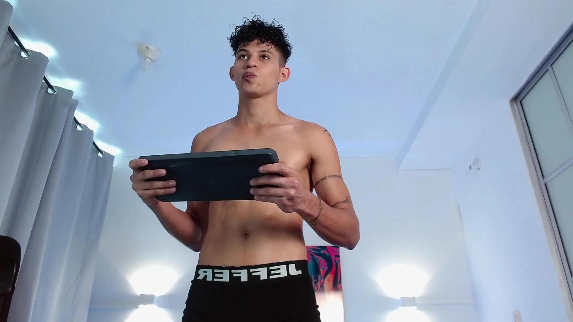 KamiSuarez —  #armpits #milk #masturbation #C2C #striptease #spanking #amateur