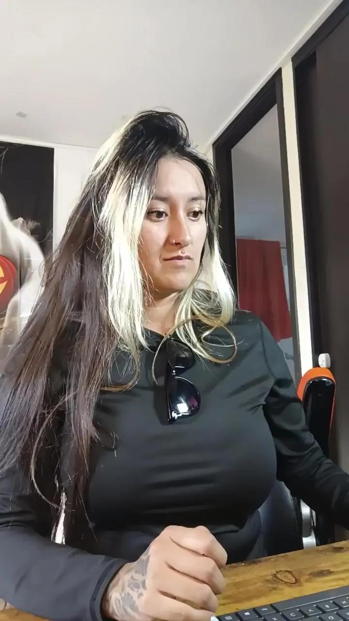 Kitty_goddess on Cam4 