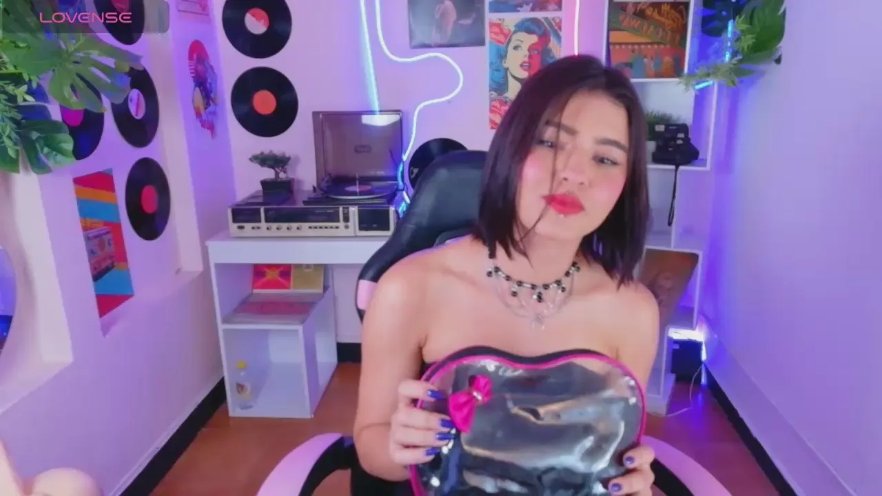 Offline la_diabla_1 on Cam4