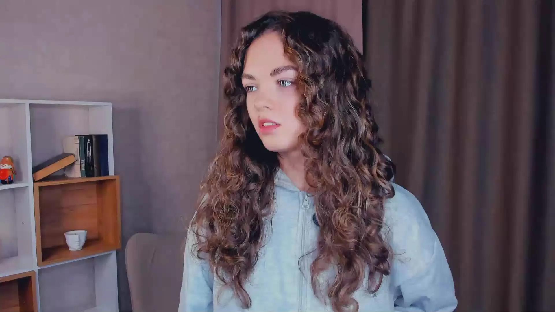 LeighaCerezo —  #squirt #deepthroat #striptease #bigass #pee #ass #feet