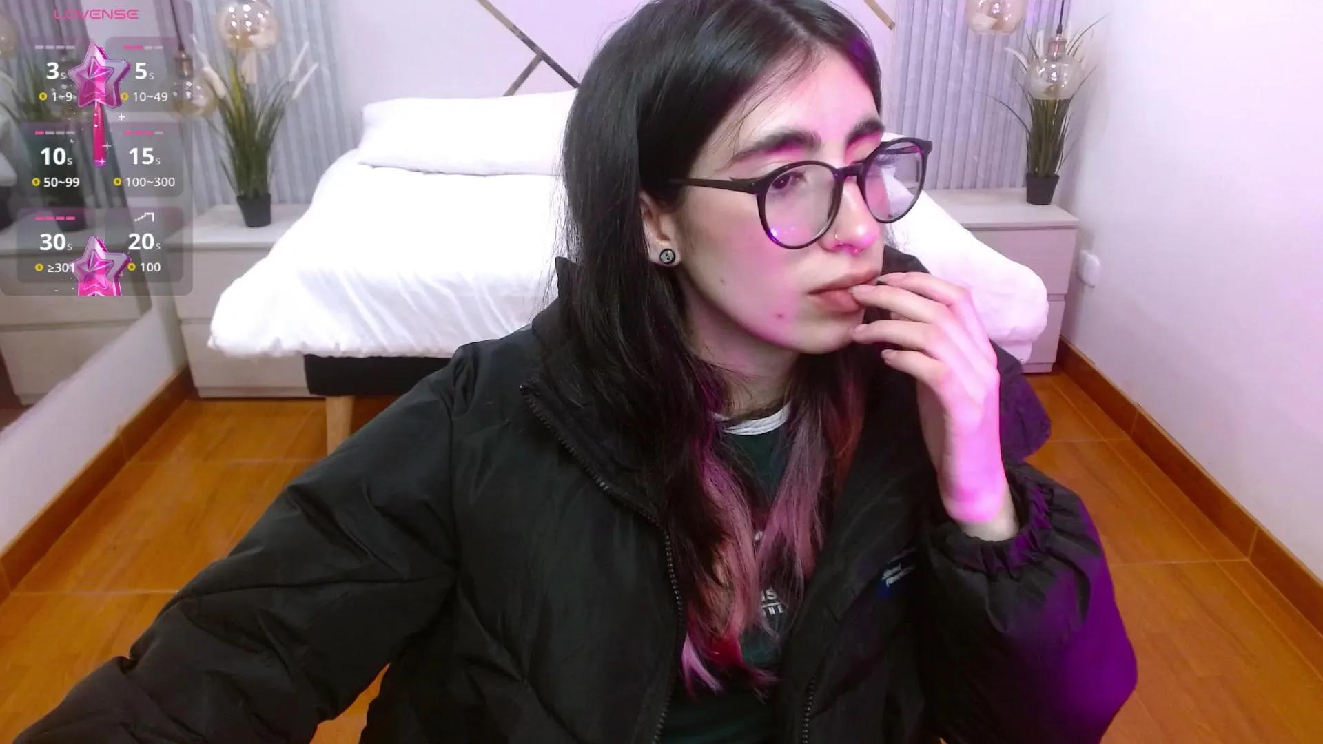 lena_roses —  #squirt #C2C #armpits #blowjob #pussy #feet #amateur