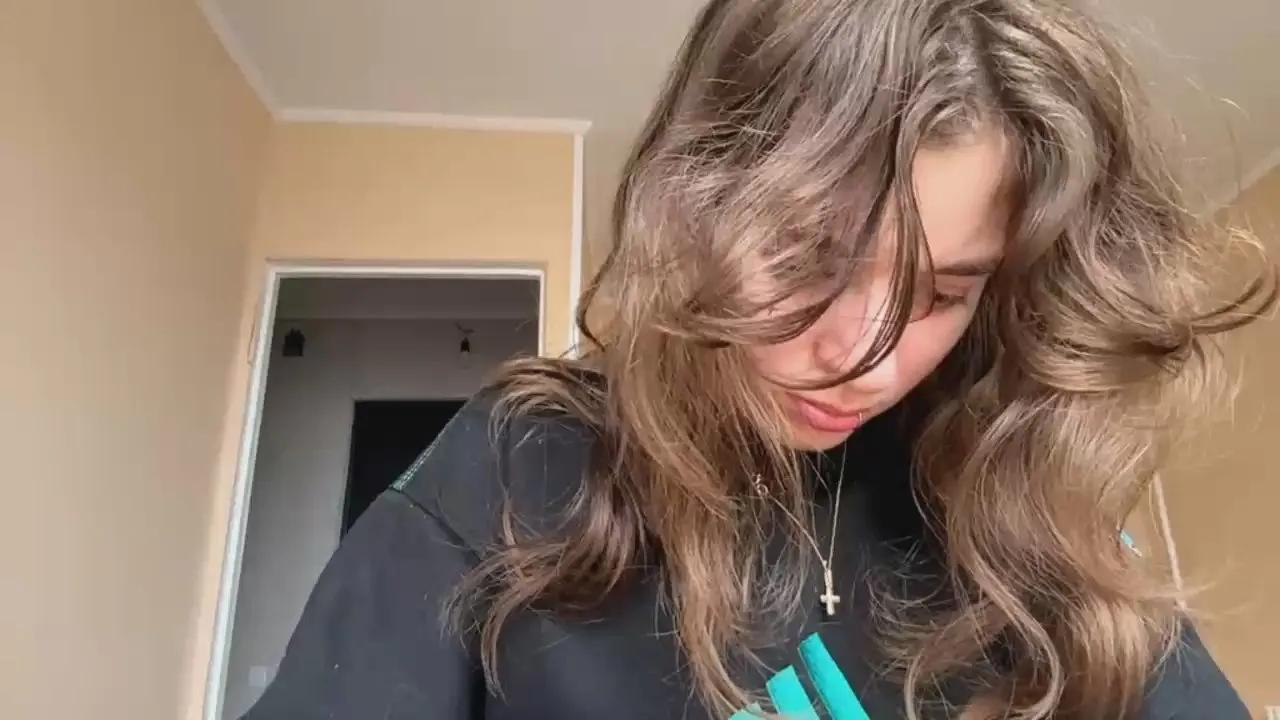 LexieVaka —  #amateur #feet #spanking #pussy #C2C #schoolgirl