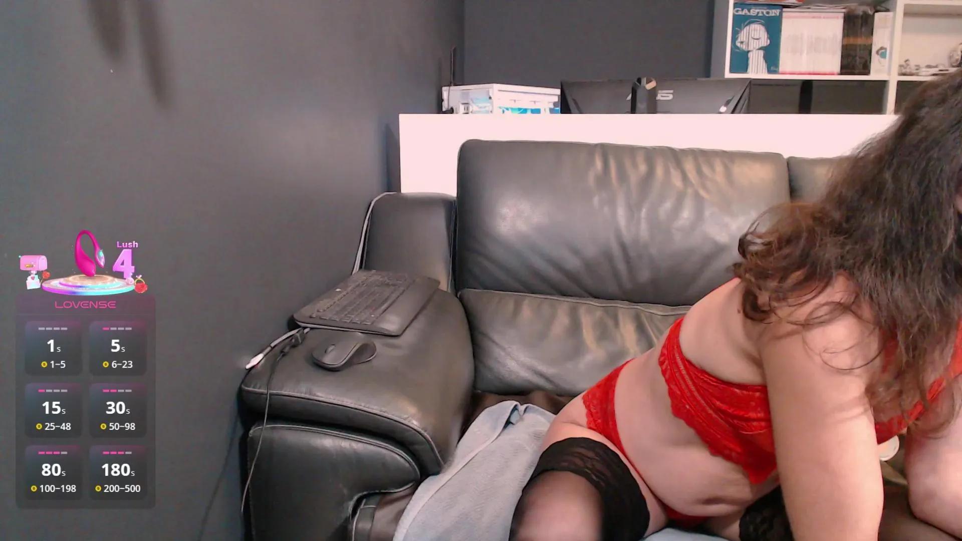 Lili_Bertine on Cam4 