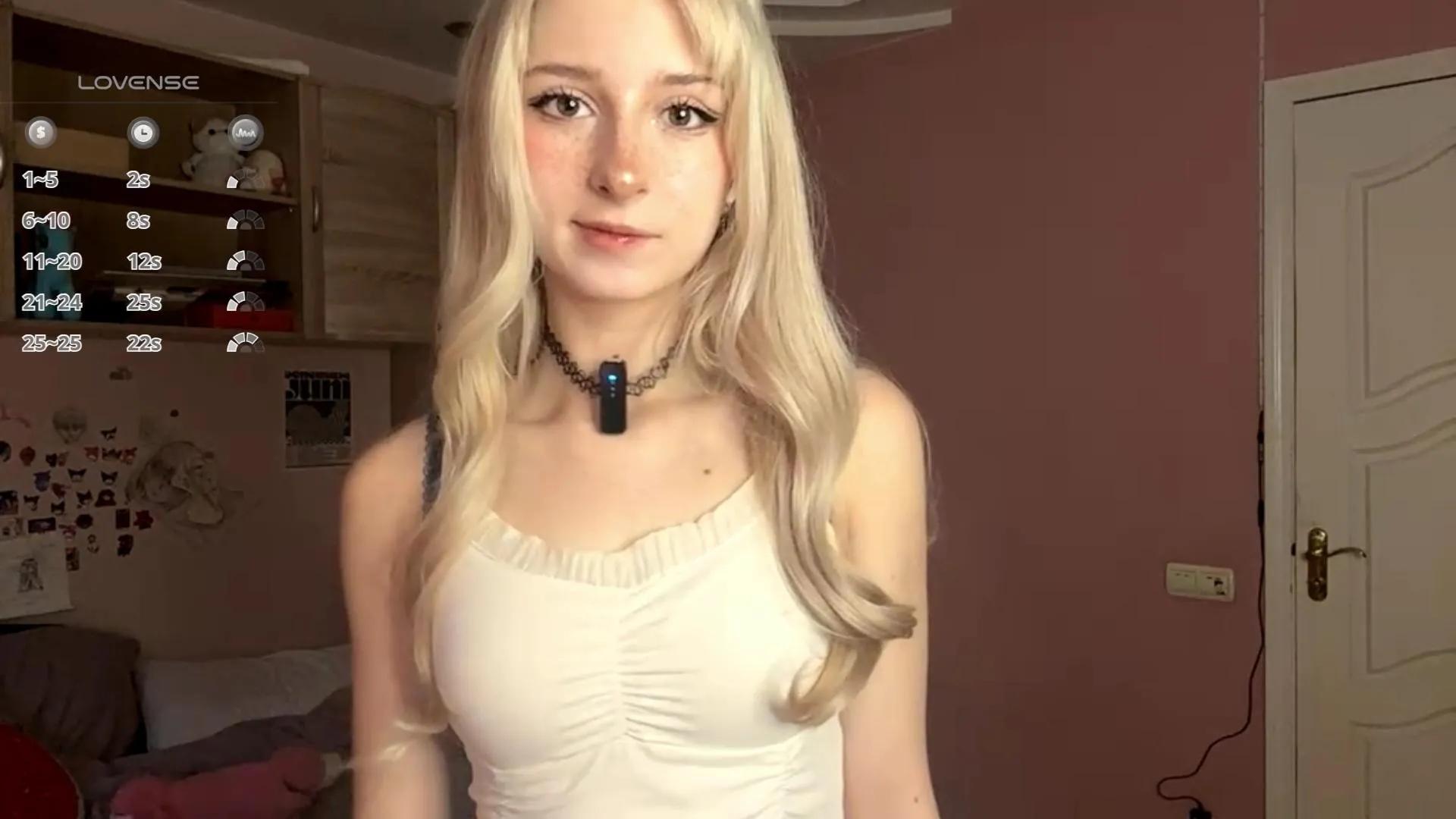 LindyDenbow —  #striptease #schoolgirl #C2C #ass #cosplay #spanking #feet